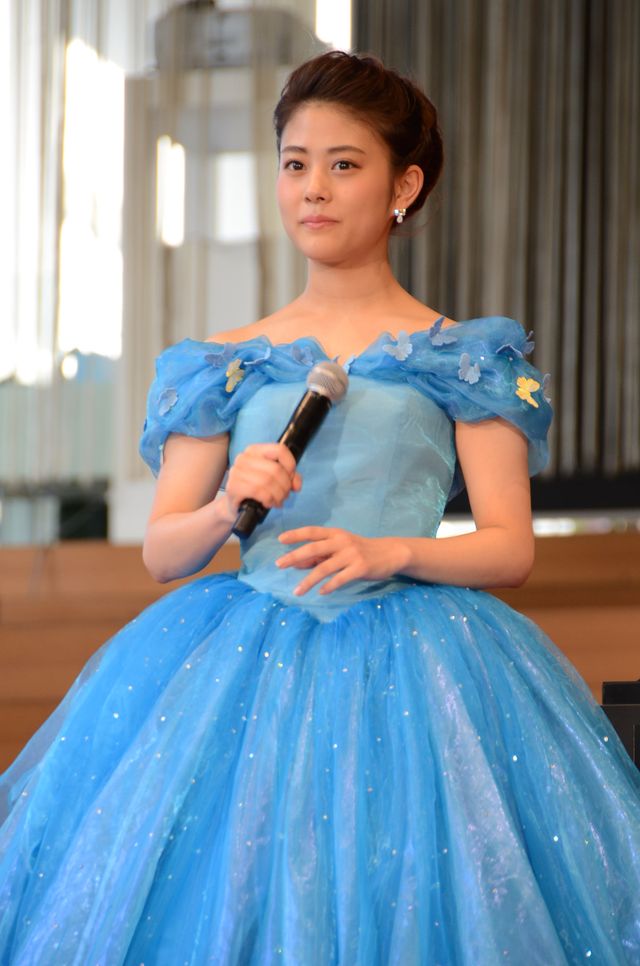 エスコート姿がかっこいい！『シンデレラ』エンドソングを生歌披露！フォトギャラリー（6枚目）