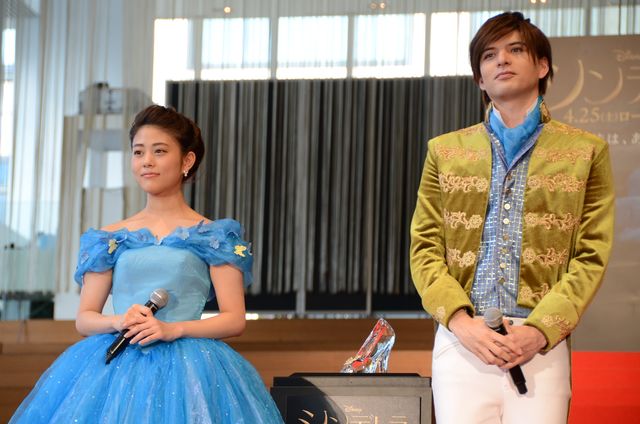 エスコート姿がかっこいい！『シンデレラ』エンドソングを生歌披露！フォトギャラリー（12枚目）