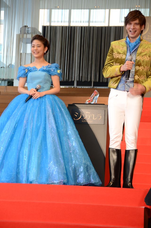 エスコート姿がかっこいい！『シンデレラ』エンドソングを生歌披露！フォトギャラリー（14枚目）