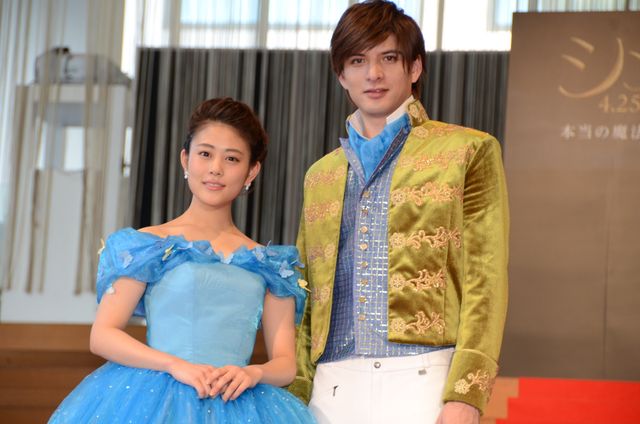 エスコート姿がかっこいい！『シンデレラ』エンドソングを生歌披露！フォトギャラリー（18枚目）