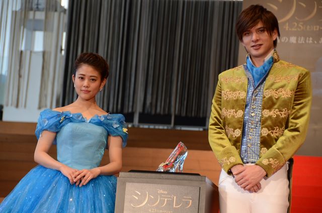 エスコート姿がかっこいい！『シンデレラ』エンドソングを生歌披露！フォトギャラリー（21枚目）