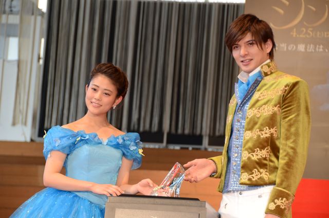 エスコート姿がかっこいい！『シンデレラ』エンドソングを生歌披露！フォトギャラリー（25枚目）