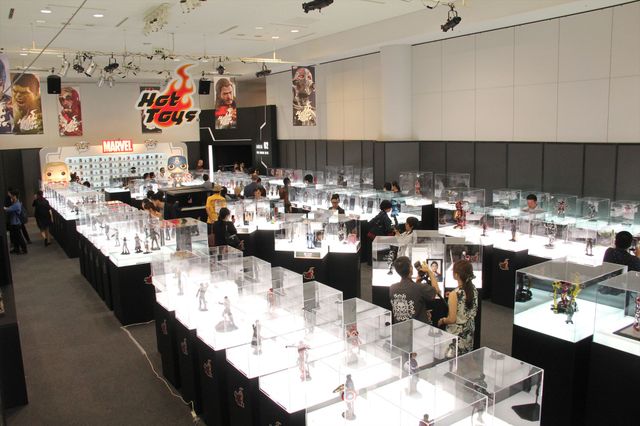 小島瑠璃子＆小林麻耶『アベンジャーズ』の魅力にドップリ！フォトギャラリー（31枚目）