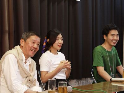 湯布院映画祭で笑顔を見せた奥田瑛二と安藤サクラ、柄本佑