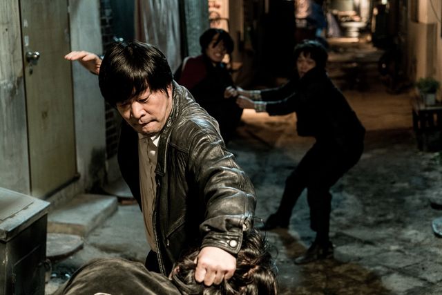 韓国民主化前の暗い時代を描いた衝撃サスペンス！映画『ありふれた悪事』場面写真＆ポスタービジュアル：フォトギャラリー