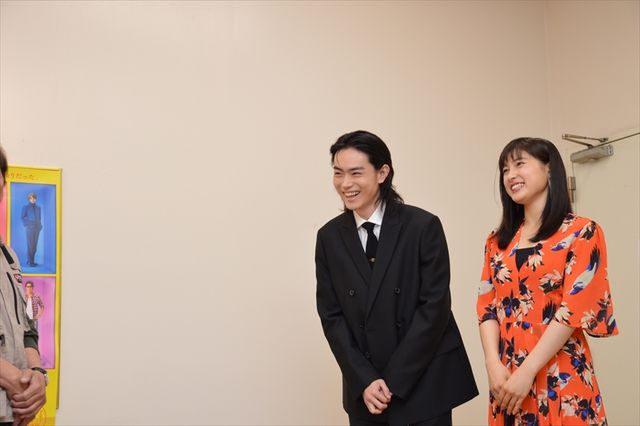 菅田将暉＆土屋太鳳、吉本新喜劇の出演に密着！ズッコケから大爆笑まで！（4枚目）