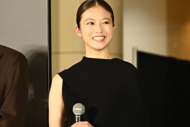 松村北斗、今田美桜ら東野圭吾原作『白鳥とコウモリ』完成披露オープニングセレモニーの様子（10枚目）