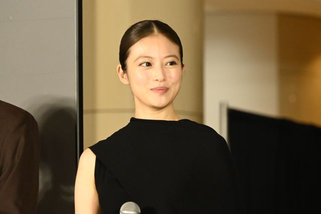 松村北斗、今田美桜ら東野圭吾原作『白鳥とコウモリ』完成披露オープニングセレモニーの様子（11枚目）