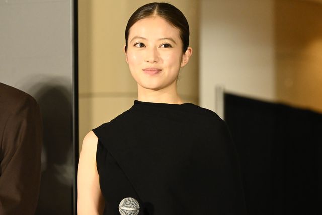 松村北斗、今田美桜ら東野圭吾原作『白鳥とコウモリ』完成披露オープニングセレモニーの様子（12枚目）