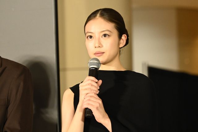 松村北斗、今田美桜ら東野圭吾原作『白鳥とコウモリ』完成披露オープニングセレモニーの様子（15枚目）