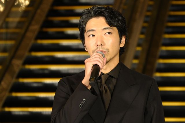 松村北斗、今田美桜ら東野圭吾原作『白鳥とコウモリ』完成披露オープニングセレモニーの様子（19枚目）