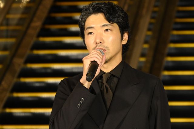 松村北斗、今田美桜ら東野圭吾原作『白鳥とコウモリ』完成披露オープニングセレモニーの様子（21枚目）