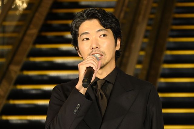 松村北斗、今田美桜ら東野圭吾原作『白鳥とコウモリ』完成披露オープニングセレモニーの様子（22枚目）