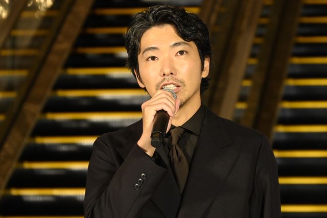 松村北斗、今田美桜ら東野圭吾原作『白鳥とコウモリ』完成披露オープニングセレモニーの様子（23枚目）