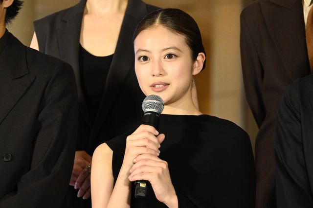 松村北斗、今田美桜ら東野圭吾原作『白鳥とコウモリ』完成披露オープニングセレモニーの様子（47枚目）