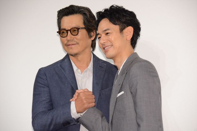 豊川悦司「ブッキーが大好き！」妻夫木聡と仲良しショット『パラダイス・ネクスト』ジャパンプレミア：フォトギャラリー