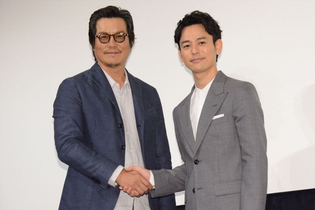 豊川悦司「ブッキーが大好き！」妻夫木聡と仲良しショット『パラダイス・ネクスト』ジャパンプレミア（2枚目）