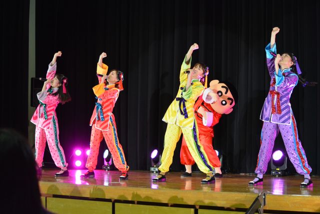 ももクロがサプライズ登場！歌って踊って女子高生から大歓声（4枚目）