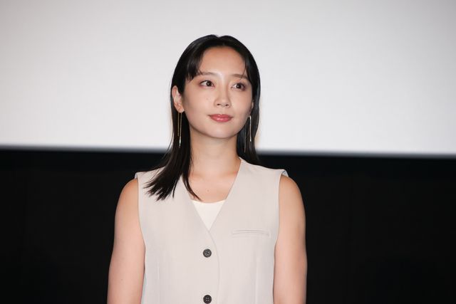 15年ぶり映画出演の菊川怜、元気いっぱいの姿『種まく旅人～醪のささやき～』公開記念舞台挨拶（13枚目）