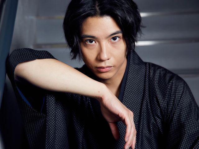 目力最強説！目が離せない【賀来賢人インタビューカット集】（4枚目）