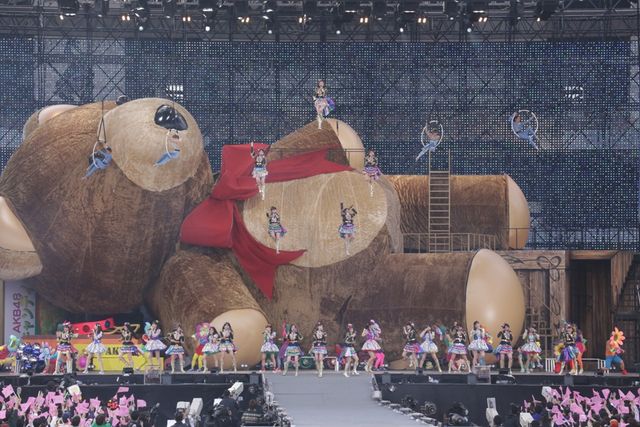 「AKB48単独＆グループ 春コン in 国立競技場 ～思い出は全部ここに捨てていけ!～」初日フォトギャラリー（2枚目）