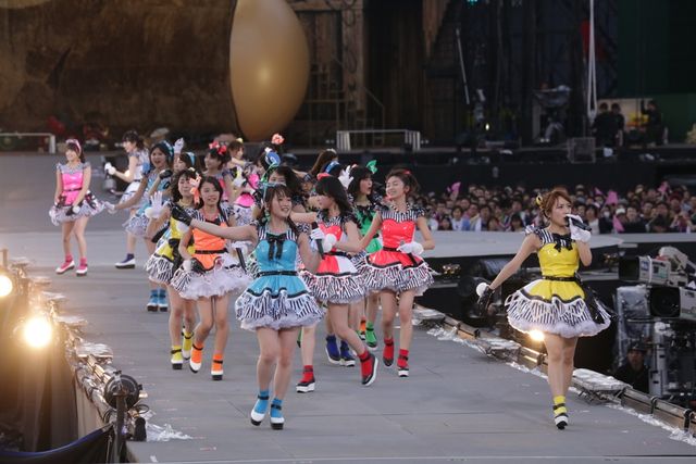 「AKB48単独＆グループ 春コン in 国立競技場 ～思い出は全部ここに捨てていけ!～」初日フォトギャラリー（3枚目）