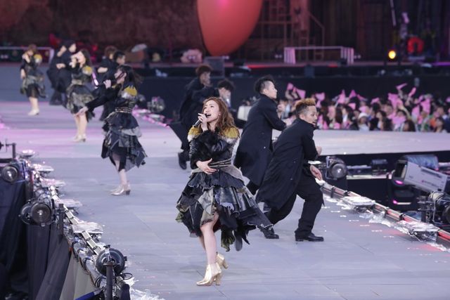 「AKB48単独＆グループ 春コン in 国立競技場 ～思い出は全部ここに捨てていけ!～」初日フォトギャラリー（5枚目）