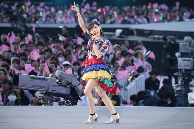 「AKB48単独＆グループ 春コン in 国立競技場 ～思い出は全部ここに捨てていけ!～」初日フォトギャラリー（6枚目）