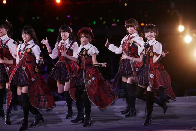 「AKB48単独＆グループ 春コン in 国立競技場 ～思い出は全部ここに捨てていけ!～」初日フォトギャラリー（15枚目）