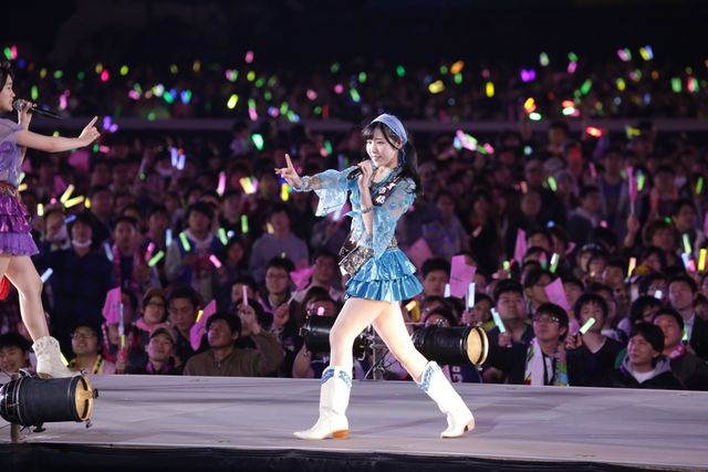 「AKB48単独＆グループ 春コン in 国立競技場 ～思い出は全部ここに捨てていけ!～」初日フォトギャラリー（16枚目）