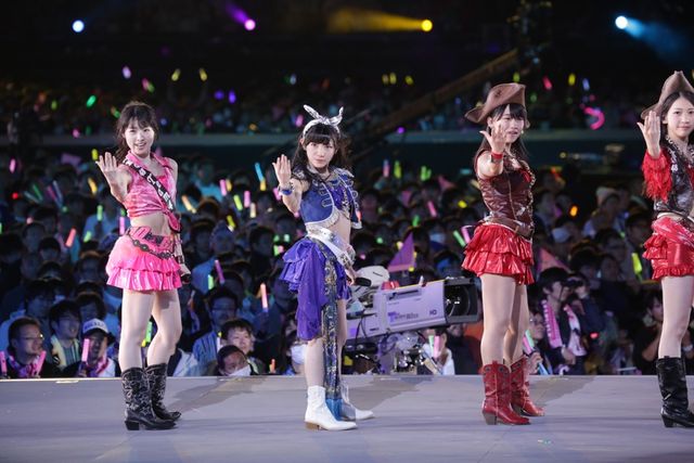 「AKB48単独＆グループ 春コン in 国立競技場 ～思い出は全部ここに捨てていけ!～」初日フォトギャラリー（17枚目）