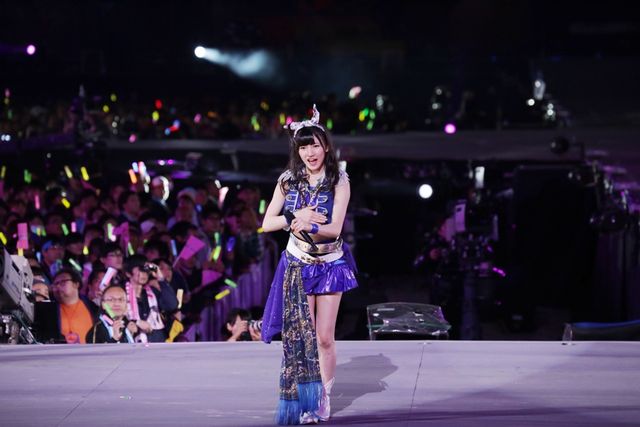 「AKB48単独＆グループ 春コン in 国立競技場 ～思い出は全部ここに捨てていけ!～」初日フォトギャラリー（18枚目）