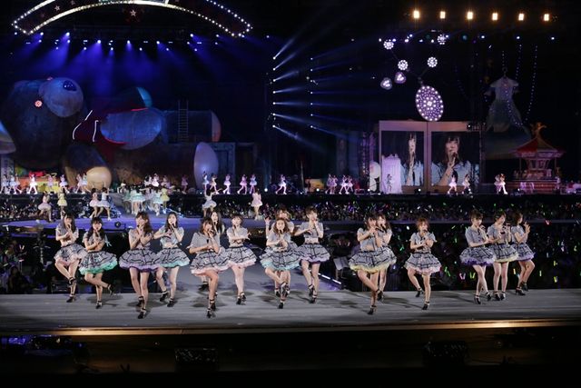 「AKB48単独＆グループ 春コン in 国立競技場 ～思い出は全部ここに捨てていけ!～」初日フォトギャラリー（21枚目）