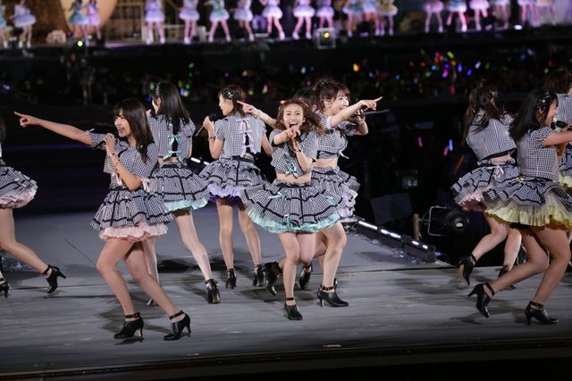 「AKB48単独＆グループ 春コン in 国立競技場 ～思い出は全部ここに捨てていけ!～」初日フォトギャラリー（24枚目）