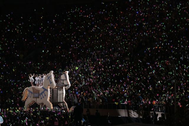 「AKB48単独＆グループ 春コン in 国立競技場 ～思い出は全部ここに捨てていけ!～」初日フォトギャラリー（30枚目）