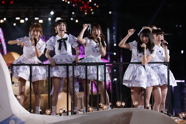 「AKB48単独＆グループ 春コン in 国立競技場 ～思い出は全部ここに捨てていけ!～」初日フォトギャラリー（32枚目）