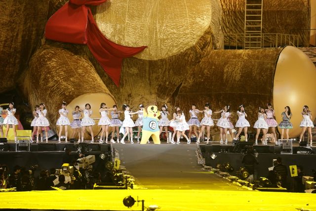 「AKB48単独＆グループ 春コン in 国立競技場 ～思い出は全部ここに捨てていけ!～」初日フォトギャラリー（33枚目）