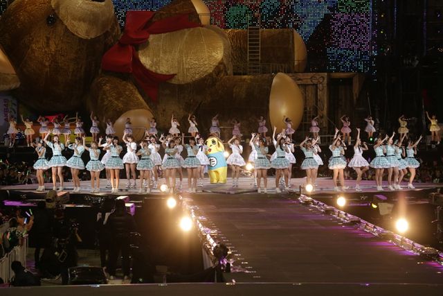 「AKB48単独＆グループ 春コン in 国立競技場 ～思い出は全部ここに捨てていけ!～」初日フォトギャラリー（35枚目）