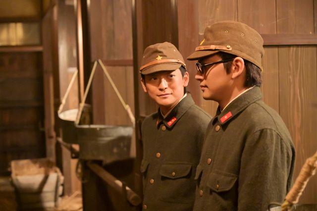 「あんぱん」より辛島健太郎（高橋文哉）と嵩（北村匠海）