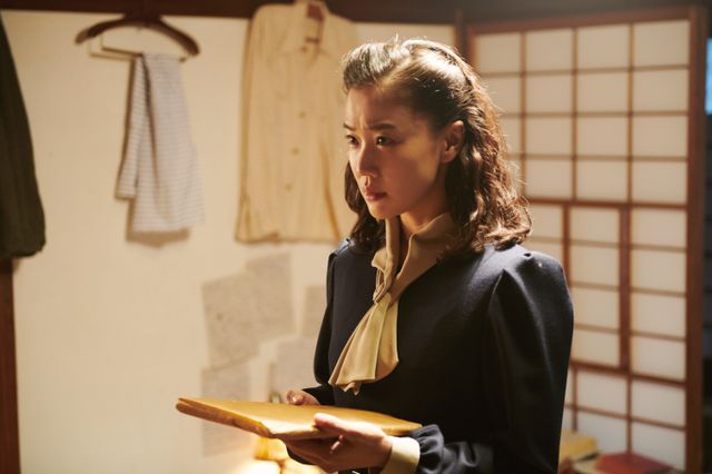 衣装や美術も魅力的！蒼井優『スパイの妻』場面写真＜10枚＞（2枚目）