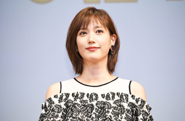 本田翼、スライムと記念撮影!ドラマ「ゆうべはお楽しみでしたね」制作発表会見:フォトギャラリー