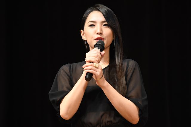 本田翼、スライムと記念撮影！ドラマ「ゆうべはお楽しみでしたね」制作発表会見（7枚目）