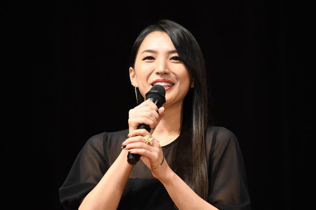 本田翼、スライムと記念撮影！ドラマ「ゆうべはお楽しみでしたね」制作発表会見（8枚目）