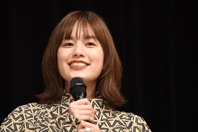 本田翼、スライムと記念撮影！ドラマ「ゆうべはお楽しみでしたね」制作発表会見（9枚目）