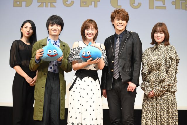 本田翼、スライムと記念撮影！ドラマ「ゆうべはお楽しみでしたね」制作発表会見（13枚目）