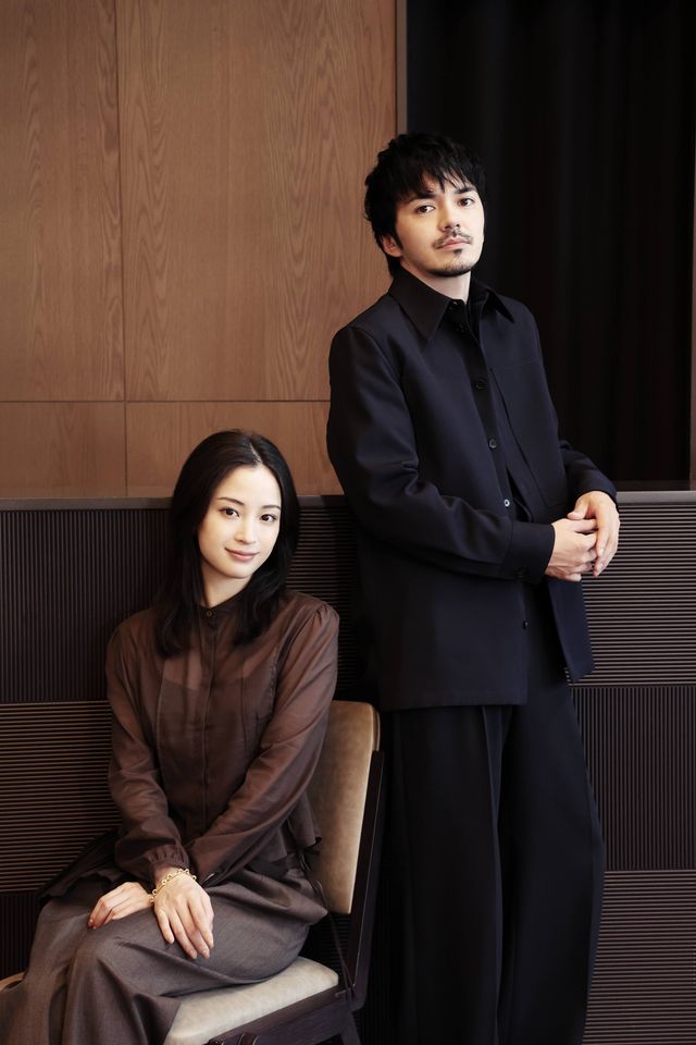 広瀬すず＆林遣都、伝説の東宝特撮リブートで兄妹役！Netflix「ガス人間」撮り下ろしカット（2枚目）
