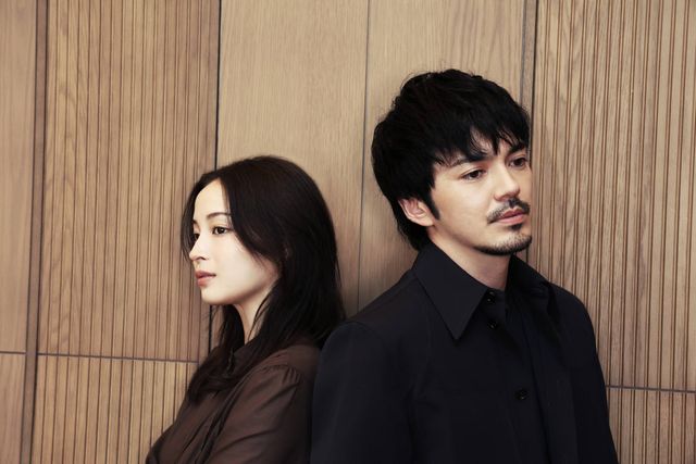 広瀬すず＆林遣都、伝説の東宝特撮リブートで兄妹役！Netflix「ガス人間」撮り下ろしカット（4枚目）