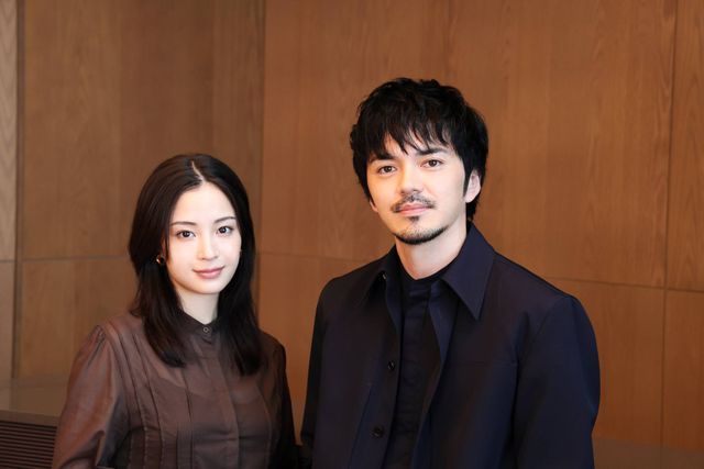 広瀬すず＆林遣都、伝説の東宝特撮リブートで兄妹役！Netflix「ガス人間」撮り下ろしカット（5枚目）
