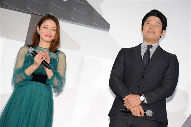 石原さとみ、シースルーのドレスが美しい！嵐・大野智主演映画『忍びの国』初日舞台あいさつ（13枚目）