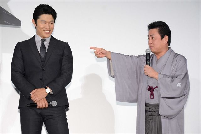 石原さとみ、シースルーのドレスが美しい！嵐・大野智主演映画『忍びの国』初日舞台あいさつ（15枚目）